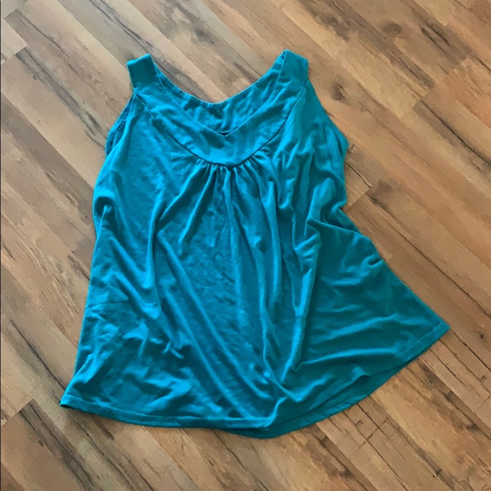 V-neck tank top